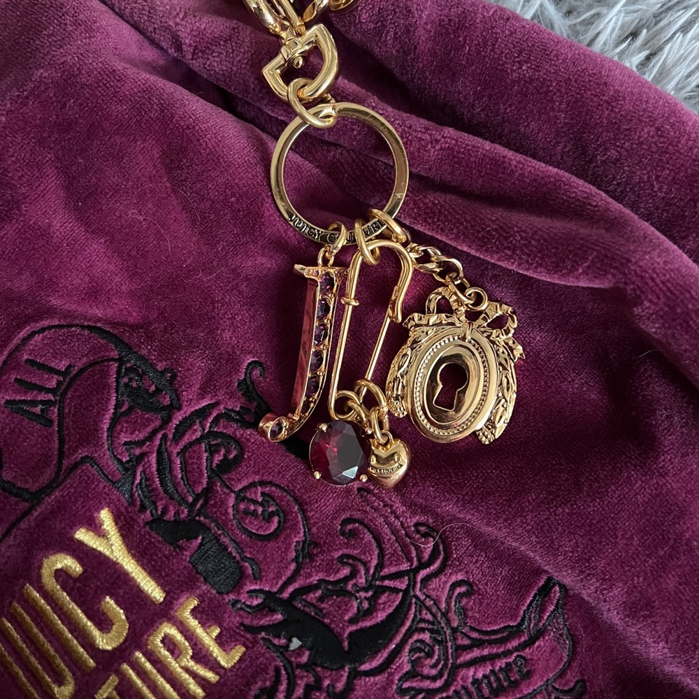 juicy couture velour early 2000s large tote.
WITH MATCHING WALLET - Picture 2 of 3
